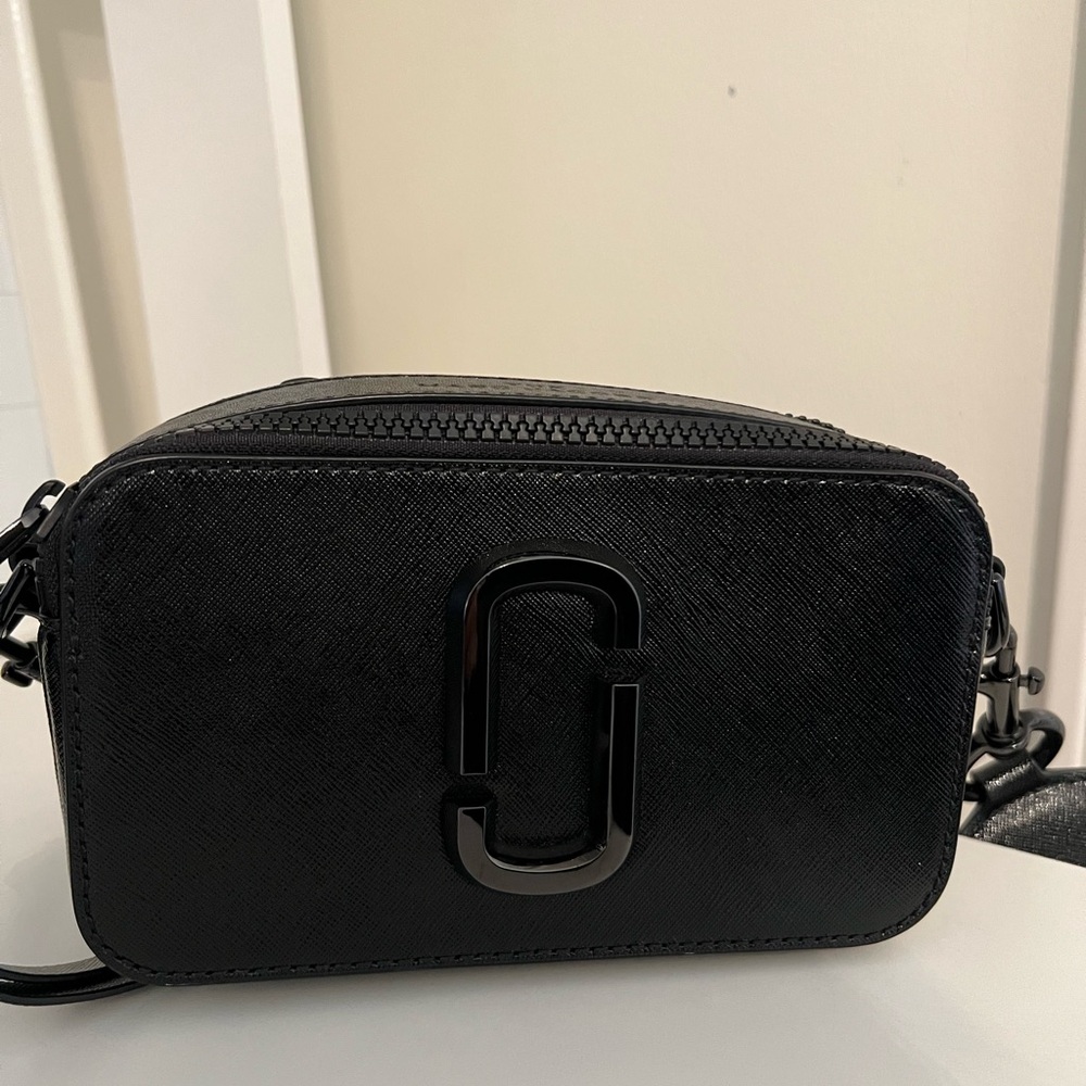 Marc Jacobs Elegant Black Crossbody Bag